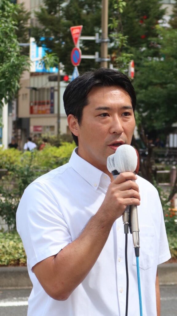 秋葉原駅前での公明党本部の終戦記念街頭演説に参加