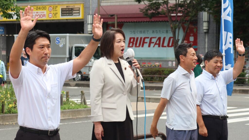秋葉原駅前での公明党本部の終戦記念街頭演説に参加