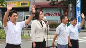 秋葉原駅前での公明党本部の終戦記念街頭演説に参加
