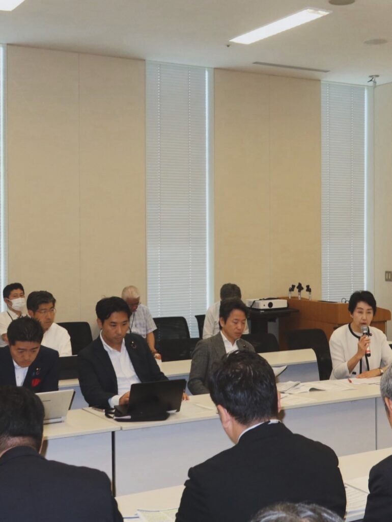 合同部会で骨太の方針、日本成長戦略、日本版DOGEのヒアリングの後、地元医師会の先生方と懇談。