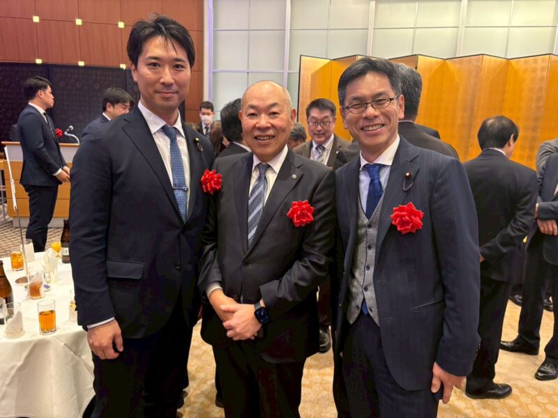 Image for the Tweet beginning: 政治は国民の皆様のものであり、特に若い方々の未来を切り拓くためにあると、先日の成人の日記念街頭でも訴えました。対立や分断をエネルギーにする手法ではなく、国民の皆様のための政策論議を交わす中で合意形成を図るべきであると思います。国会議員として心して仕事に邁進いたします。 