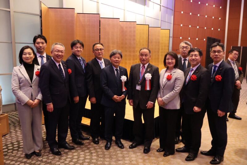 Image for the Tweet beginning: 政治は国民の皆様のものであり、特に若い方々の未来を切り拓くためにあると、先日の成人の日記念街頭でも訴えました。対立や分断をエネルギーにする手法ではなく、国民の皆様のための政策論議を交わす中で合意形成を図るべきであると思います。国会議員として心して仕事に邁進いたします。 