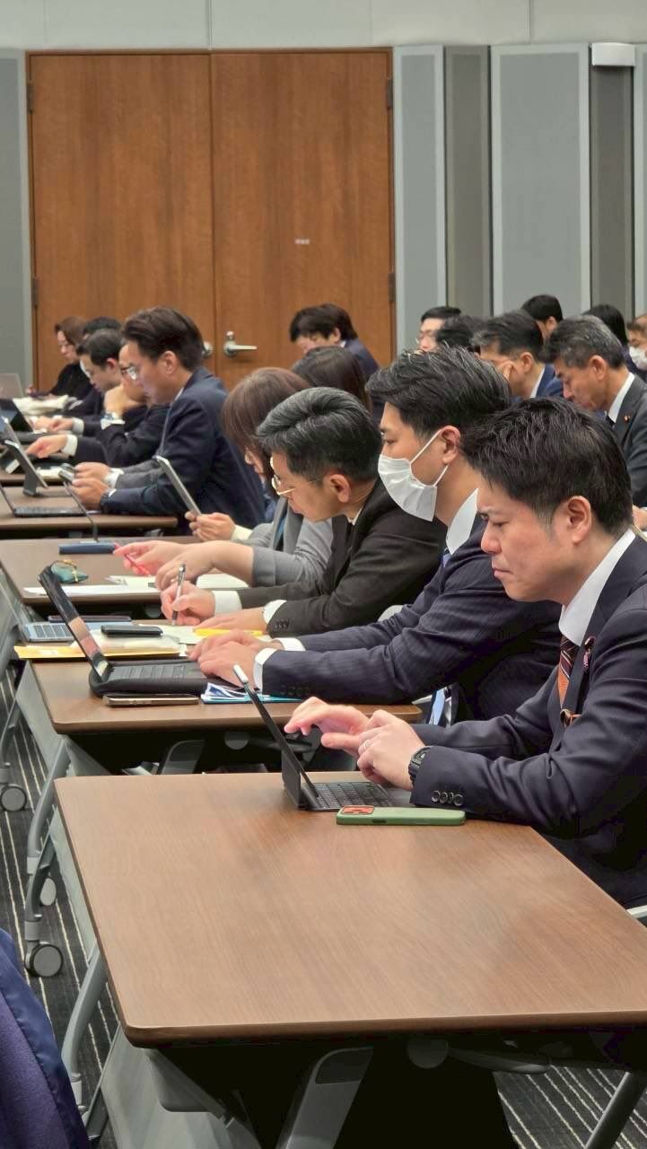 Image for the Tweet beginning: 参議院での代表質問に続いて、
中道立憲公明三党合同法案ヒアリングに出席し、今国会で審議予定の法案について各省庁からの説明を受けました。 