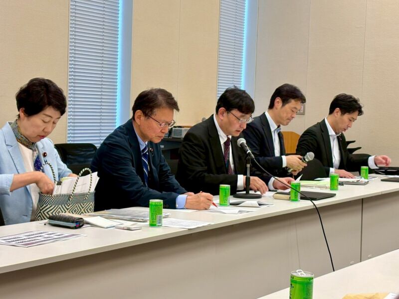 Image for the Tweet beginning: 今日は長妻昭議員、早稲田ゆき議員、つかさ隆史議員たちとともに、個人情報保護法改正について、京都大学の黒田教授をお招きし記者懇談会。
明日質疑します。 