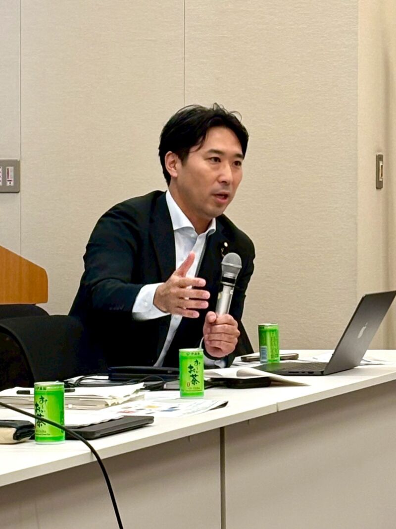 Image for the Tweet beginning: 今日は長妻昭議員、早稲田ゆき議員、つかさ隆史議員たちとともに、個人情報保護法改正について、京都大学の黒田教授をお招きし記者懇談会。
明日質疑します。 